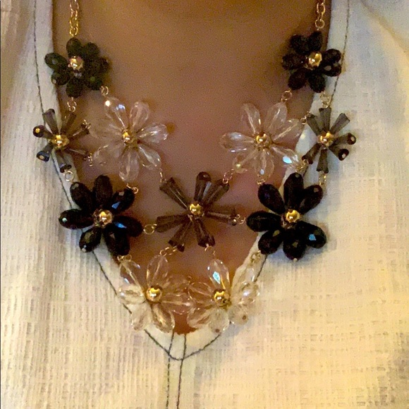 Jewelry - Statement flower bib necklace